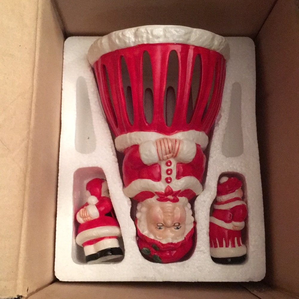 Mrs. Clause Table Top Set - Picture 7 of 7